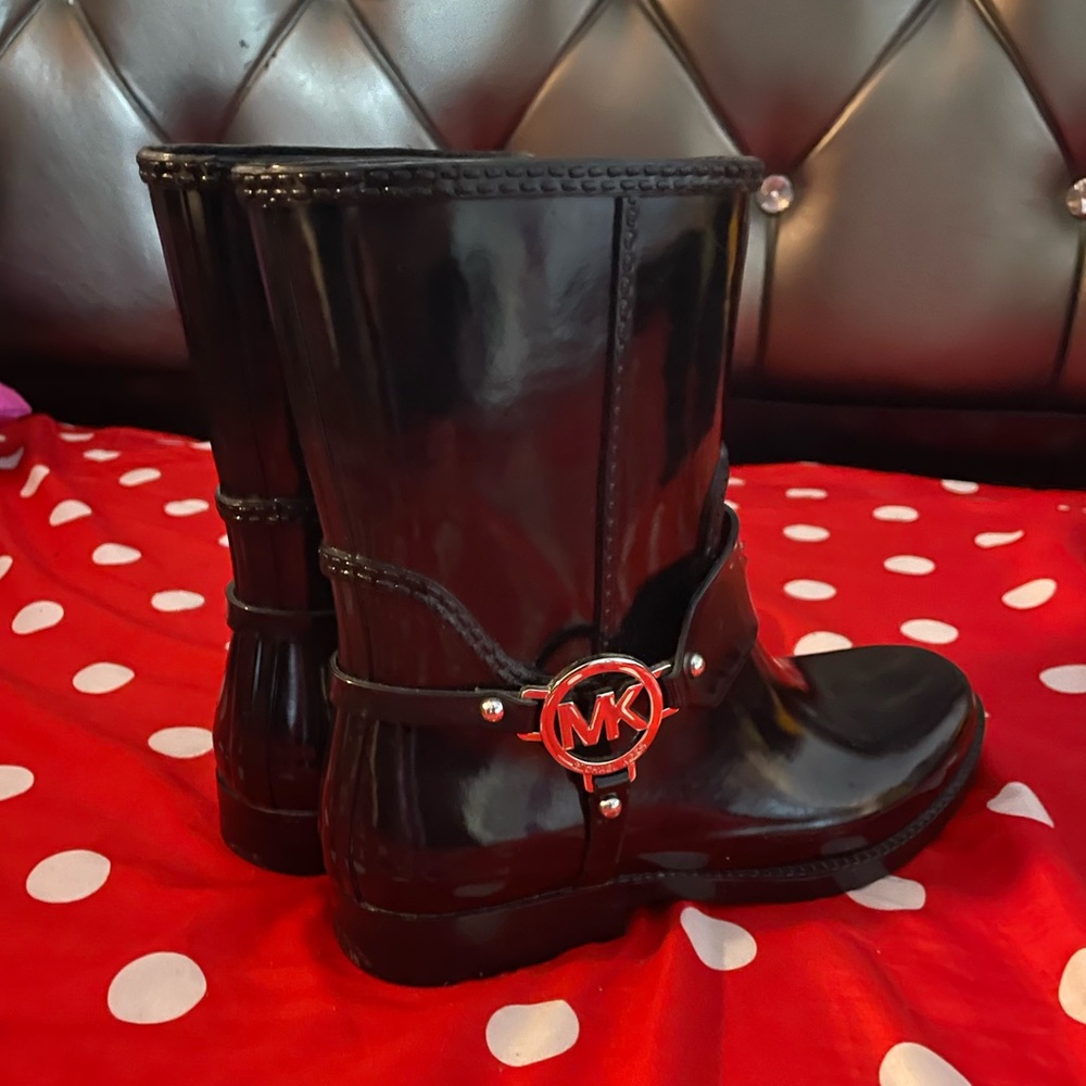 Michael kors rain boots lightly used new size 8 woman